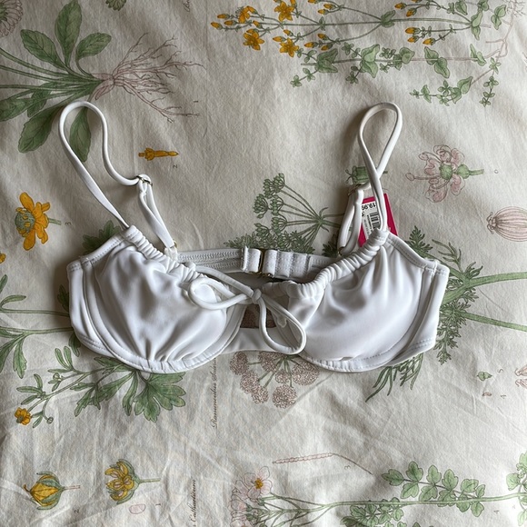 Bikini - Picture 4 of 8